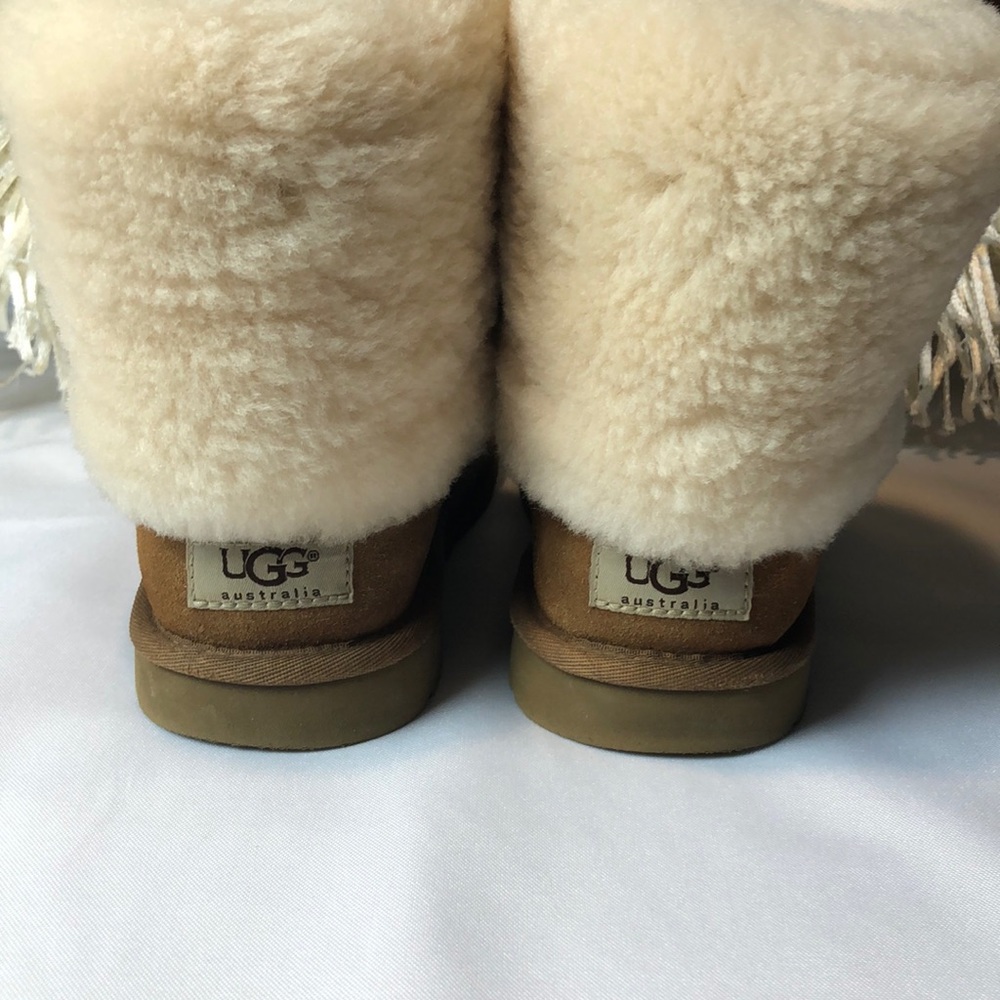Ugg Size 9 - image 4